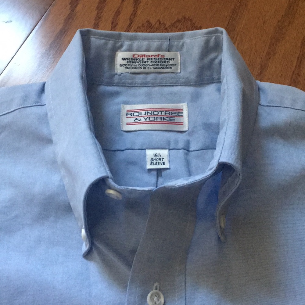 Very nice men’s shirt. 16 1/2, short sleeve.